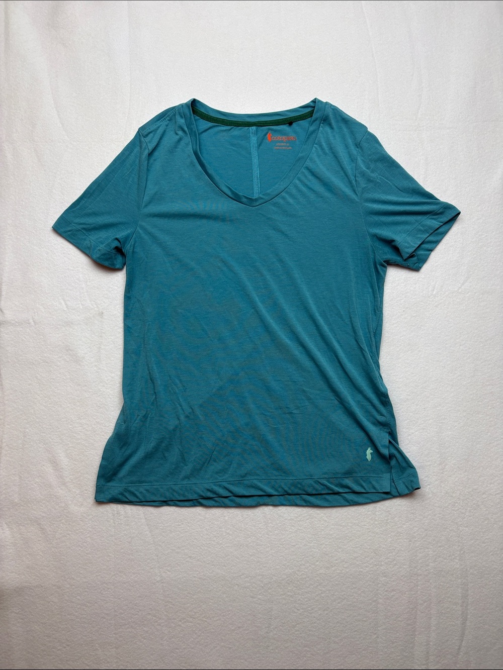 cotopaxi size medium blue Teal V-Neck Short Sleeve Tee